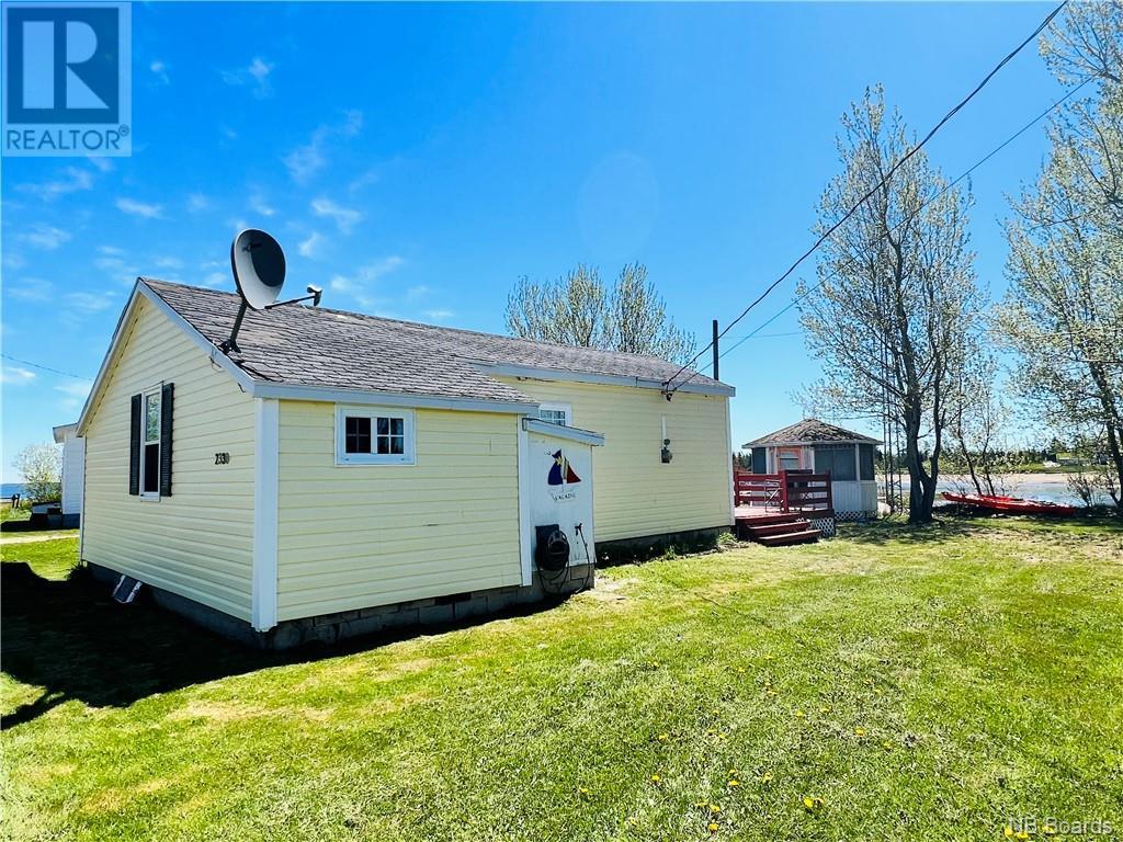 2330 Acadie, Bas-Caraquet, New Brunswick  E1W 5T9 - Photo 3 - NB073583