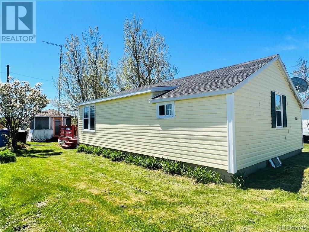 2330 Acadie, Bas-Caraquet, New Brunswick  E1W 5T9 - Photo 6 - NB073583