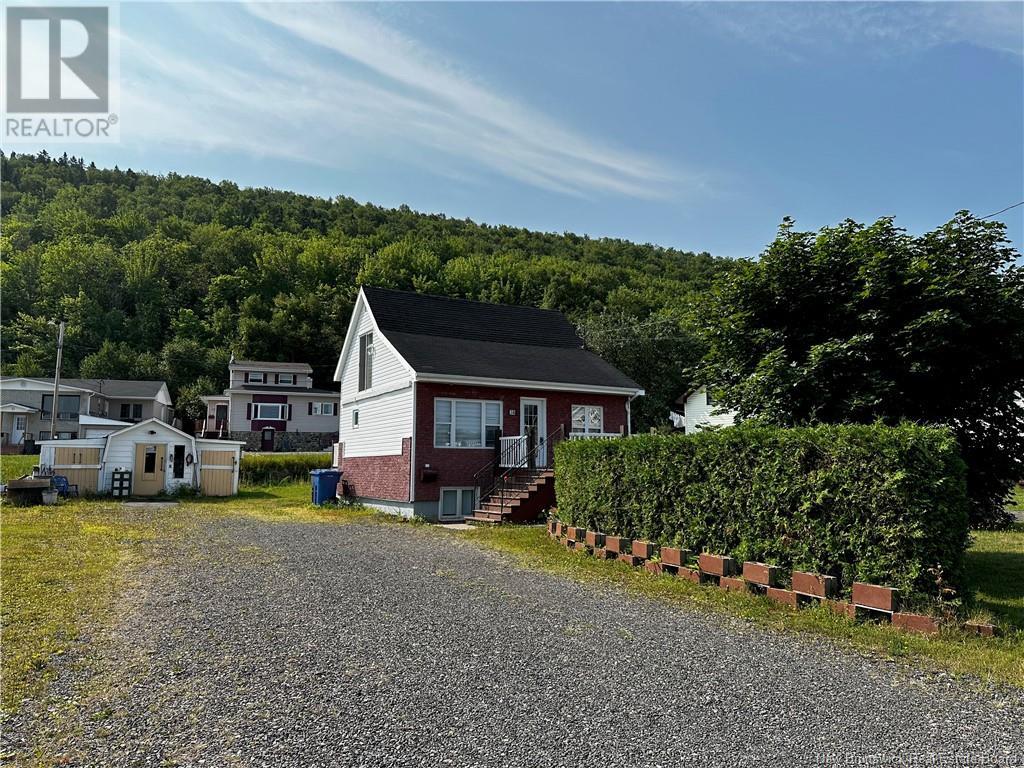 38 Sunset Drive, Campbellton, New Brunswick  E3N 1S8 - Photo 2 - NB096133