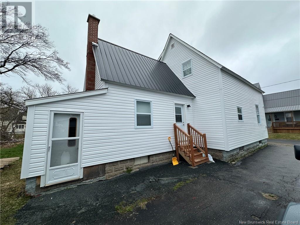 315 Duke Street, Miramichi, New Brunswick  E1N 1K1 - Photo 2 - NB101728