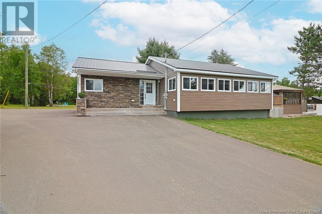 16 Hazelton Road, doaktown, New Brunswick