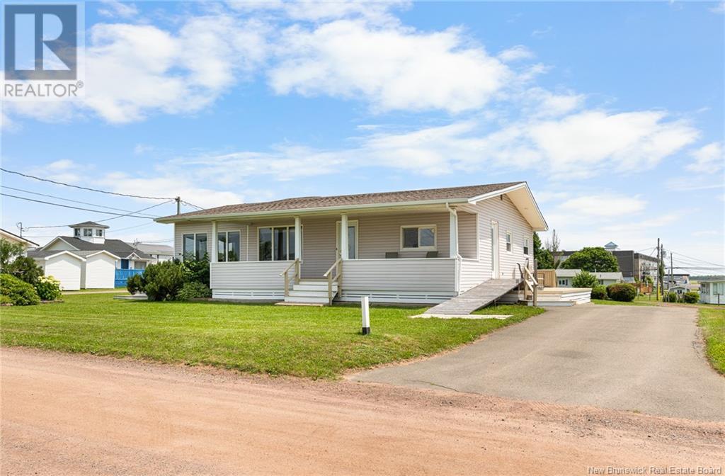 10 Pelican Avenue, Grand-Barachois, New Brunswick  E4P 7Z2 - Photo 3 - M161065