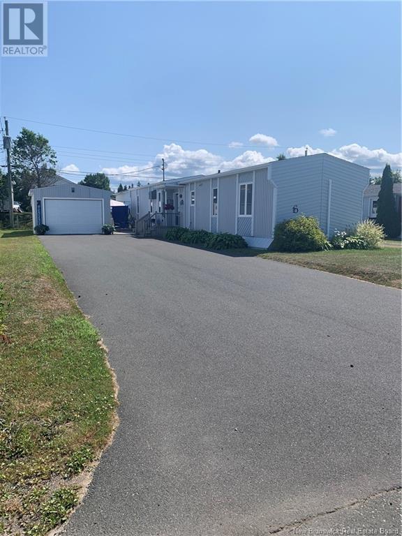 6 2e Av Du Parc, Caraquet, New Brunswick  E1W 1A7 - Photo 2 - NB103684