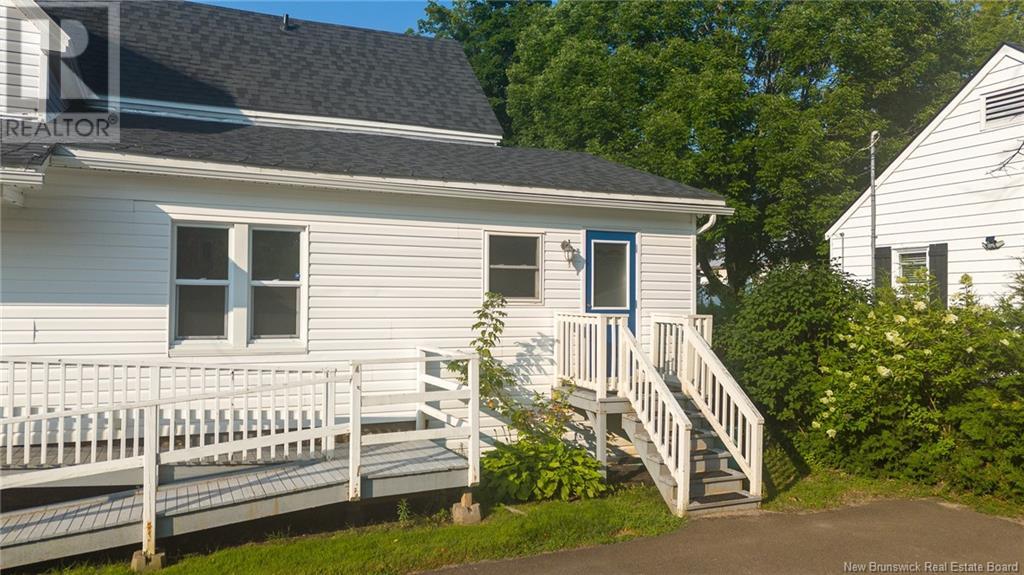 449 Westmorland Street, Fredericton, New Brunswick  E3B 3M6 - Photo 2 - NB104028