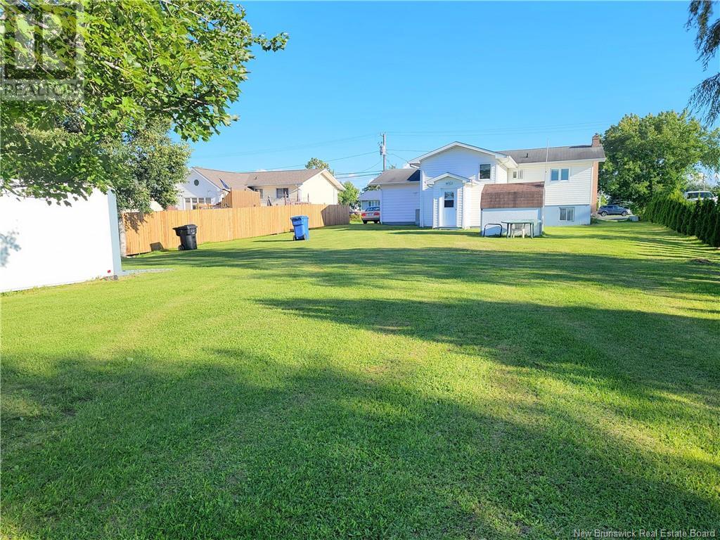 222 Gagnon, Beresford, New Brunswick  E8K 1V3 - Photo 7 - NB104436