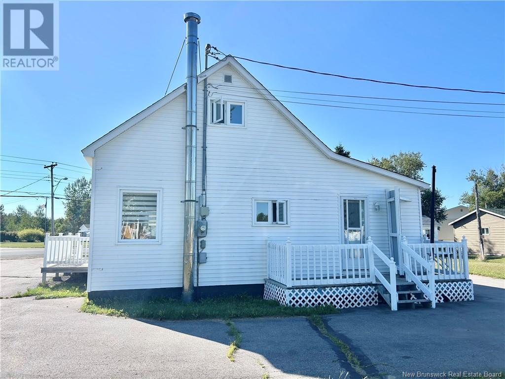 2971 Morais Street, Bas-Caraquet, New Brunswick  E1W 6A3 - Photo 4 - NB104998