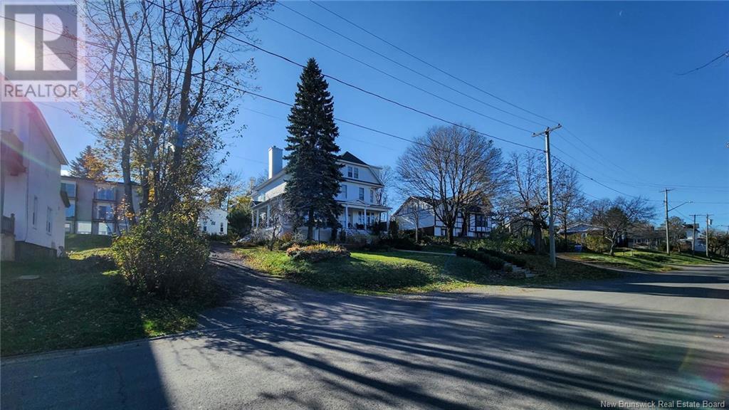 8 Mcmillan Ave, Campbellton, New Brunswick  E3N 1E9 - Photo 4 - NB105276