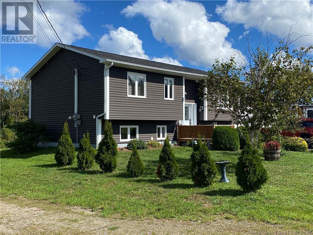 125 Rue Principale, Pointe-Verte, New Brunswick  E8J 2V8 - Photo 2 - NB105528