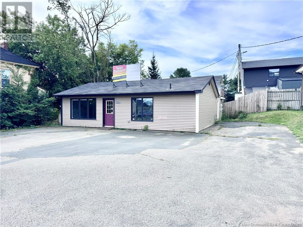 181 School Street, Miramichi, New Brunswick  E1V 2W2 - Photo 2 - NB105545