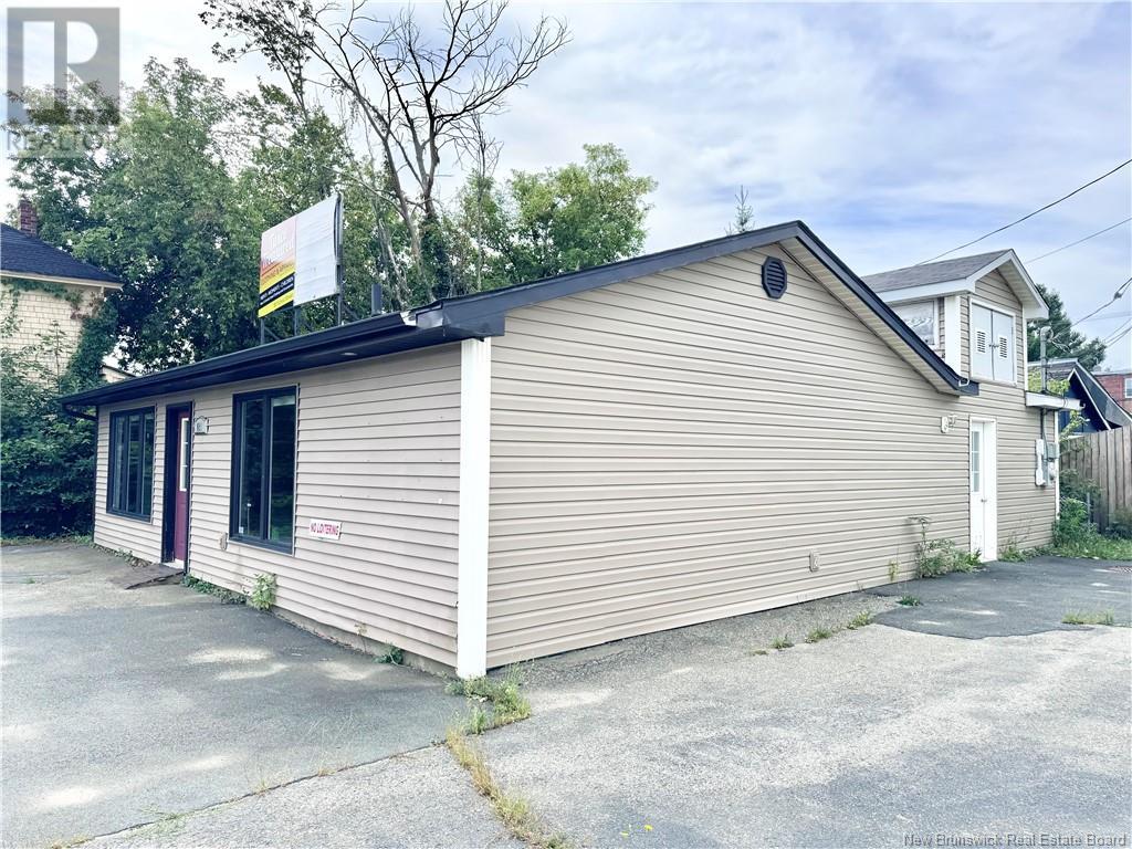 181 School Street, Miramichi, New Brunswick  E1V 2W2 - Photo 4 - NB105545