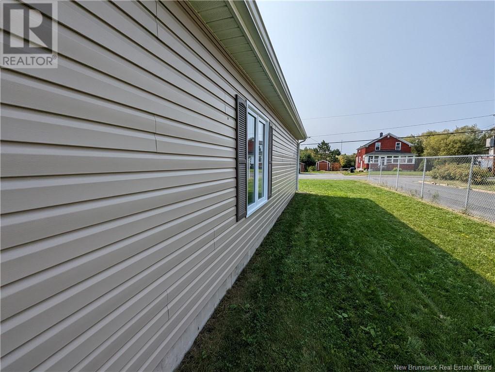 955 Riverside, Bathurst, New Brunswick  E2A 2M9 - Photo 29 - NB106077