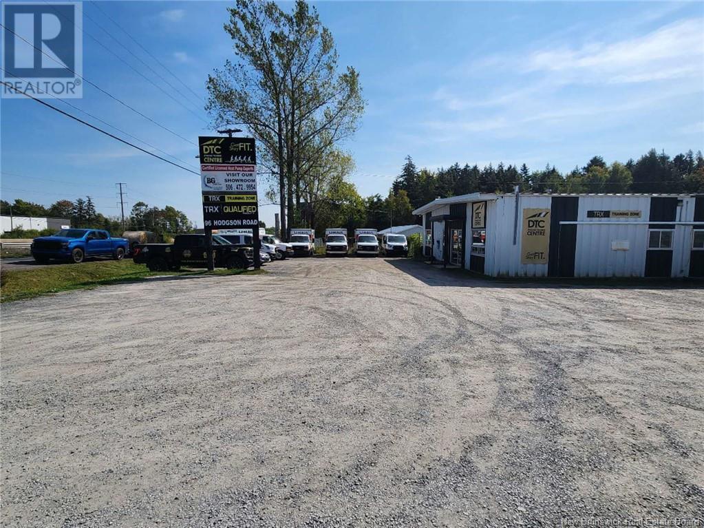 96 Hodgson, Fredericton, New Brunswick  E3C 2G4 - Photo 2 - NB106173