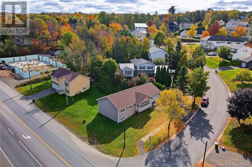 10 Rosewood Drive, Fredericton, New Brunswick  E3C 1L9 - Photo 2 - NB107995