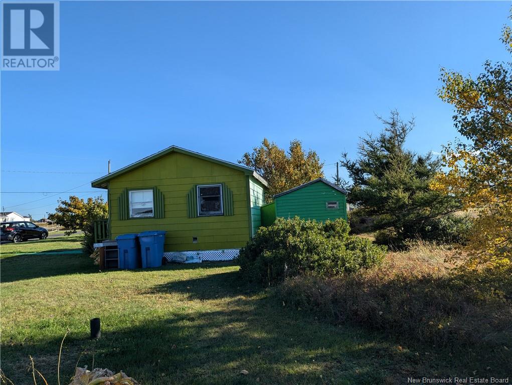 18 De La Plage Street, Caraquet, New Brunswick  E1W 1B4 - Photo 2 - NB107674