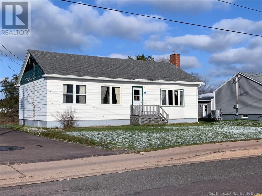 17 Fairfield Road, Sackville, New Brunswick  E4L 2X4 - Photo 1 - NB109445