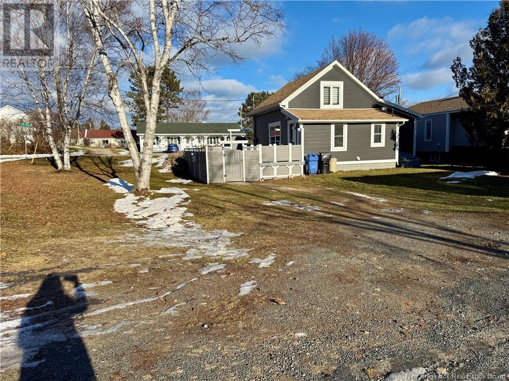 685 Camille Street, Bathurst, New Brunswick  E2A 3M7 - Photo 40 - NB110289