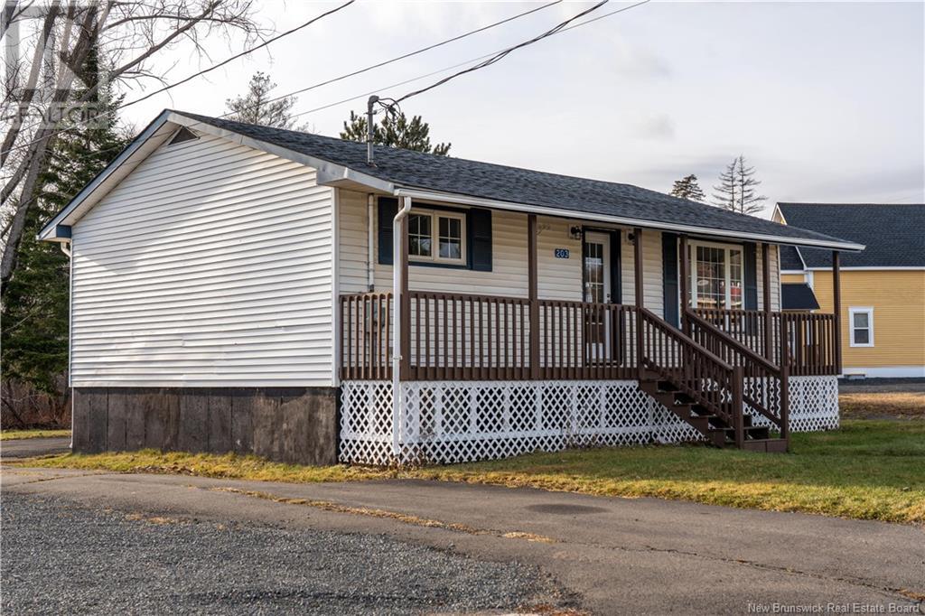 203 Main Street, Minto, New Brunswick  E4B 3N4 - Photo 3 - NB110642