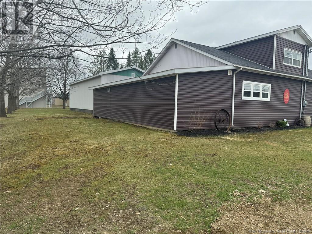 24 Mccain Street, Florenceville-Bristol, New Brunswick  E7L 3J4 - Photo 3 - NB110752