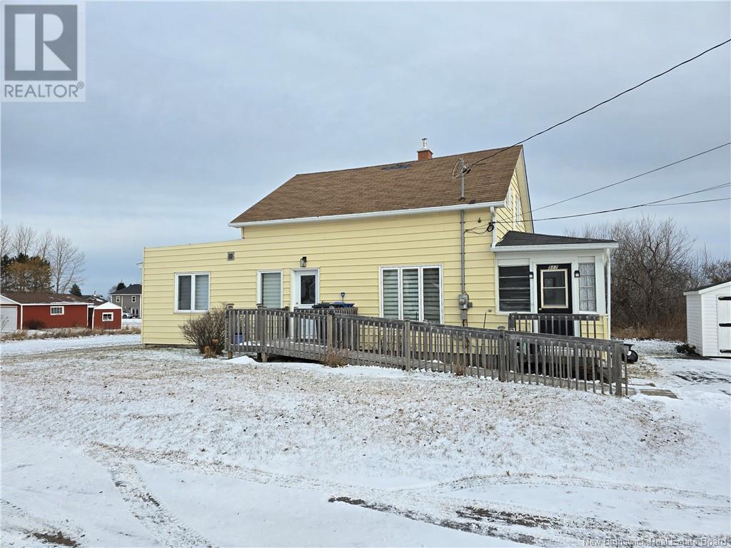 517 Principale, Beresford, New Brunswick  E8K 1Y1 - Photo 2 - NB110773