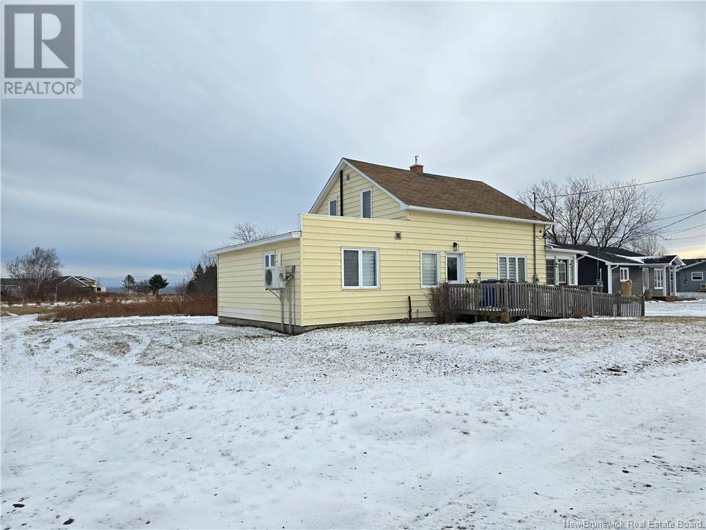 517 Principale, Beresford, New Brunswick  E8K 1Y1 - Photo 3 - NB110773