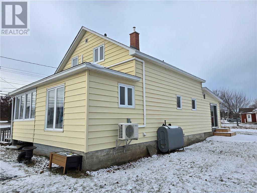 517 Principale, Beresford, New Brunswick  E8K 1Y1 - Photo 4 - NB110773