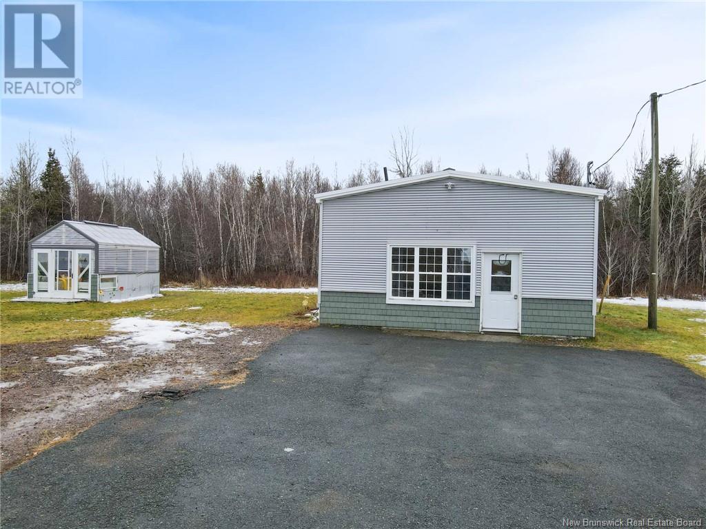 660 Les Jeunes Street, Tracadie, New Brunswick  E1X 1A5 - Photo 2 - NB111216