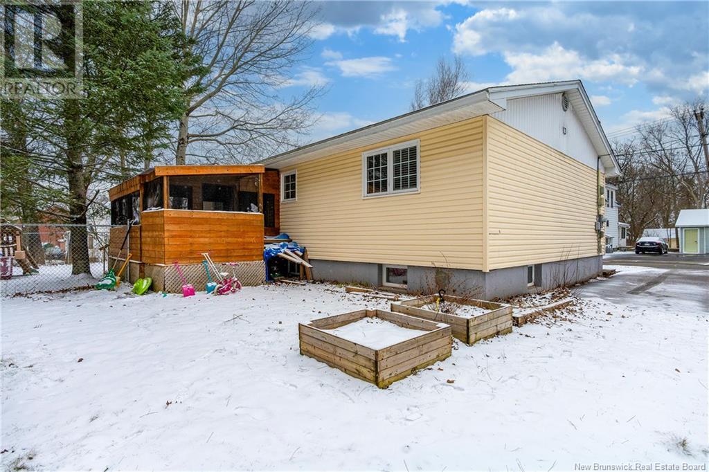10 Massey Avenue, Moncton, New Brunswick  E1A 3C6 - Photo 6 - NB115183