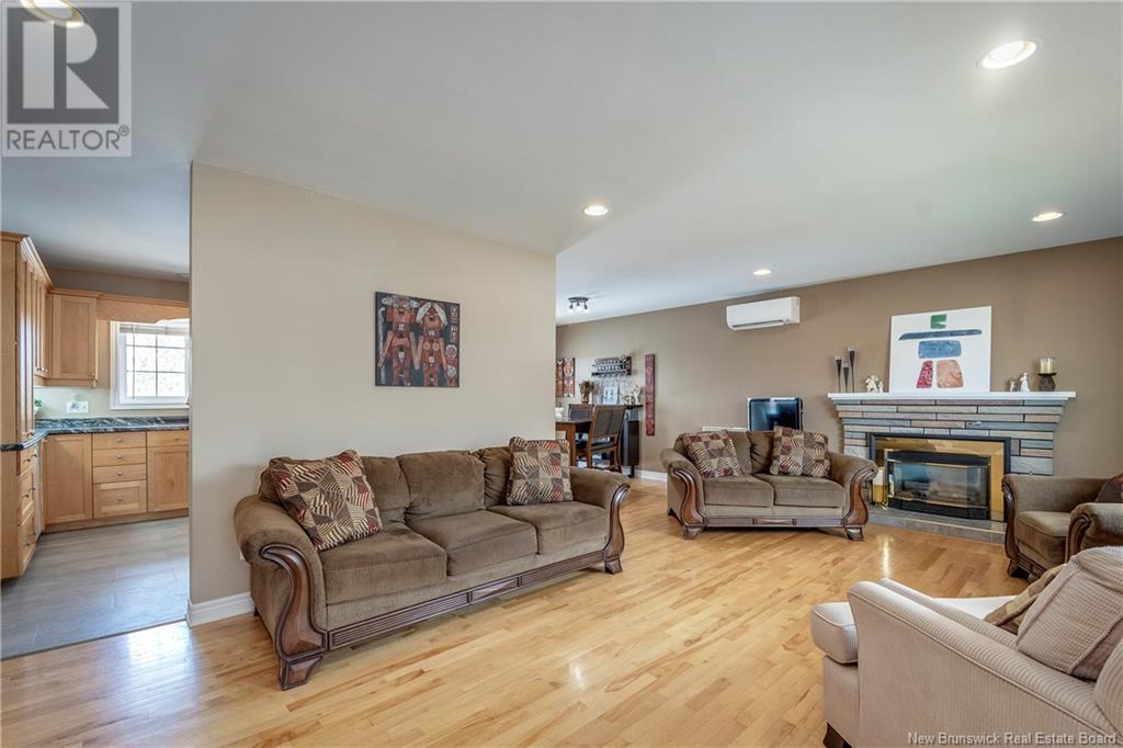 169 Hedgewood Drive, Moncton, New Brunswick  E1E 2W8 - Photo 3 - NB116103