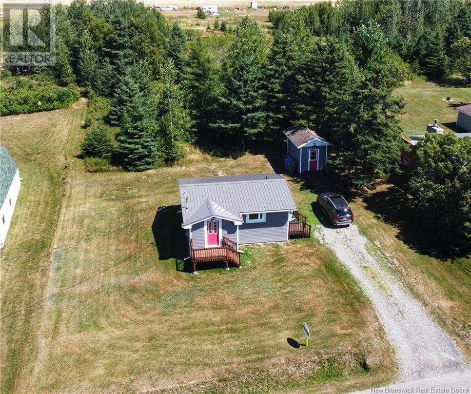 43 Léger Street, Caraquet, New Brunswick  E1W 1A3 - Photo 10 - NB116395