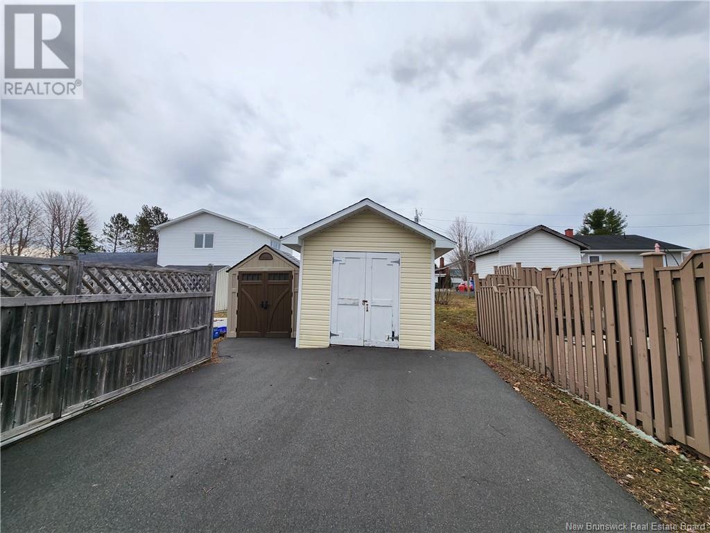 875 Roussy, Bathurst, New Brunswick  E2A 4W5 - Photo 50 - NB117384
