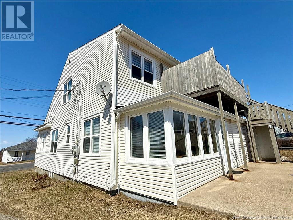 310 Boul. St-Pierre Ouest, Caraquet, New Brunswick  E1W 1A3 - Photo 3 - NB117445