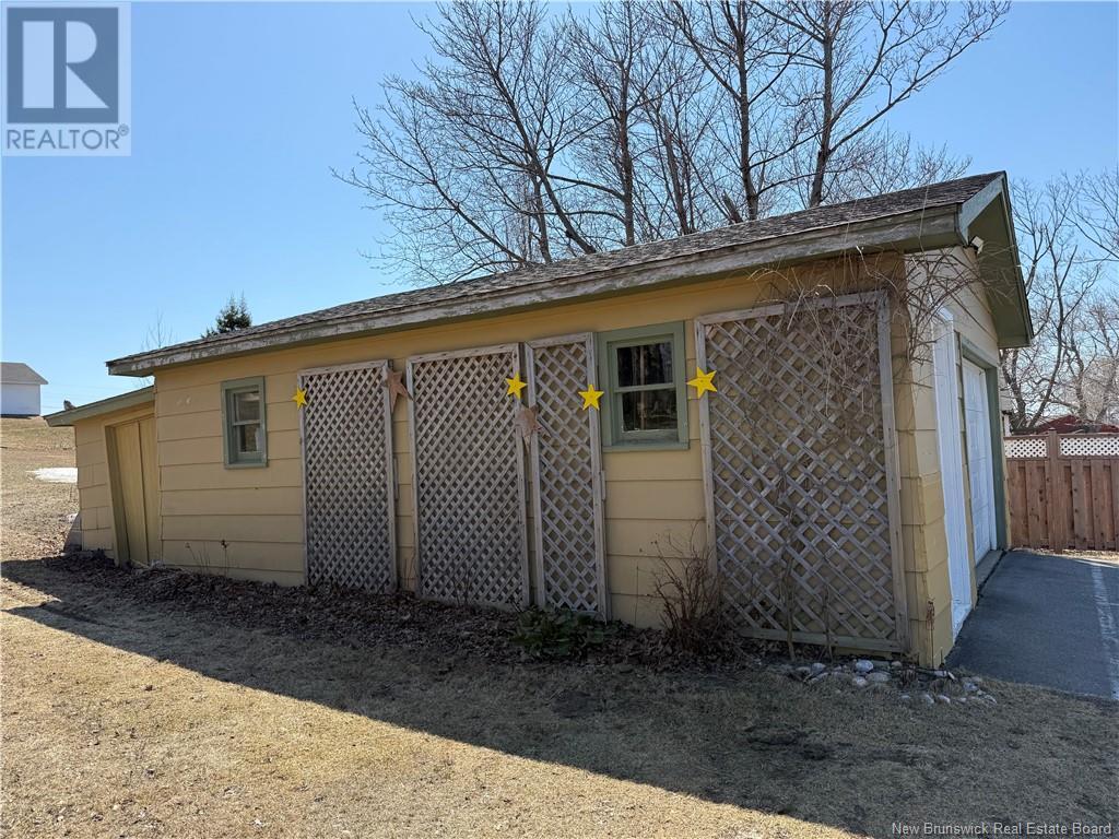 310 Boul. St-Pierre Ouest, Caraquet, New Brunswick  E1W 1A3 - Photo 7 - NB117445