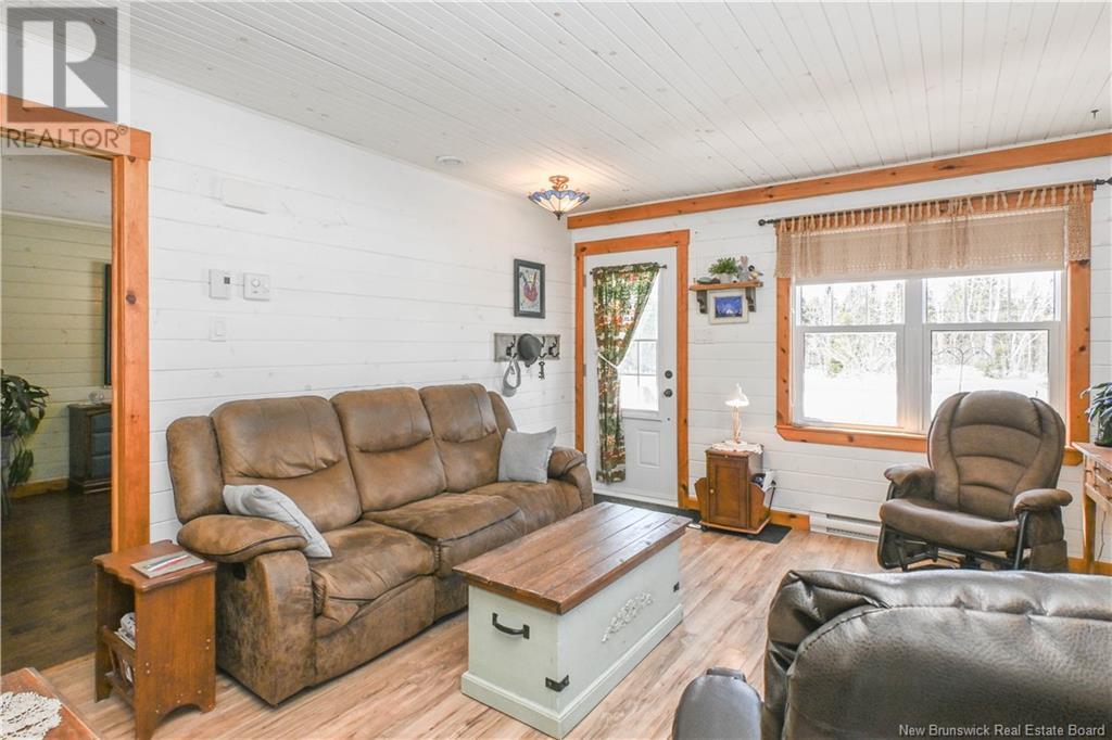 187 Saint-Simon Road, Caraquet, New Brunswick  E1W 1B3 - Photo 11 - NB117531