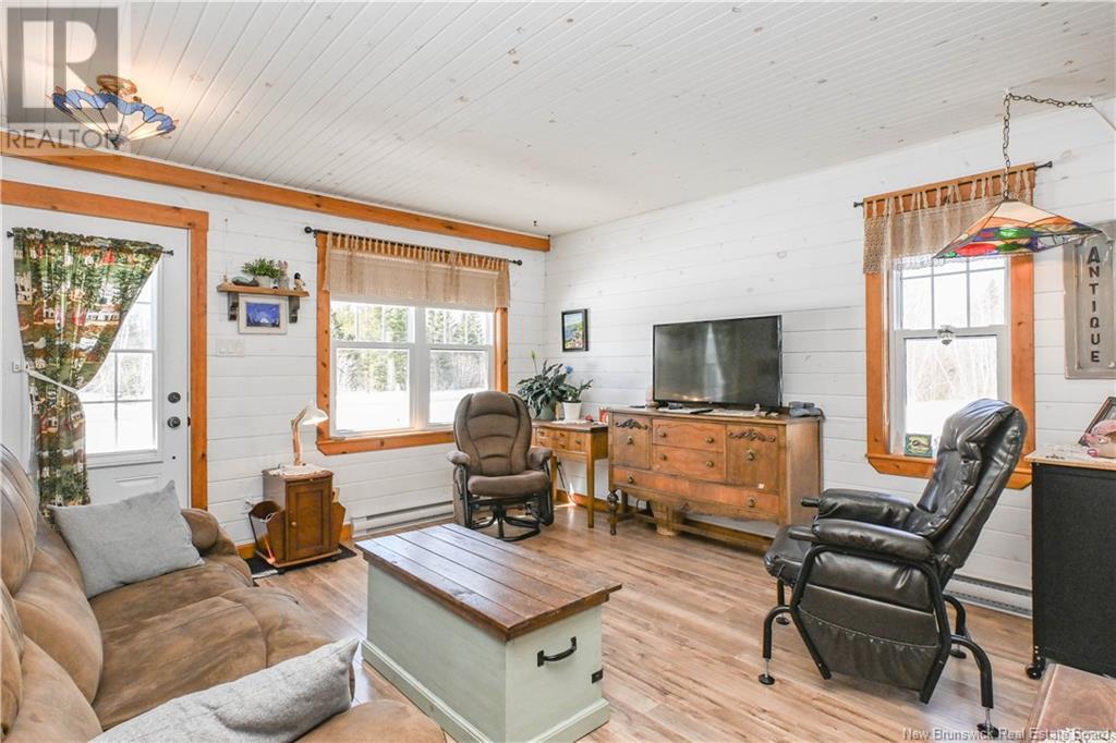 187 Saint-Simon Road, Caraquet, New Brunswick  E1W 1B3 - Photo 12 - NB117531