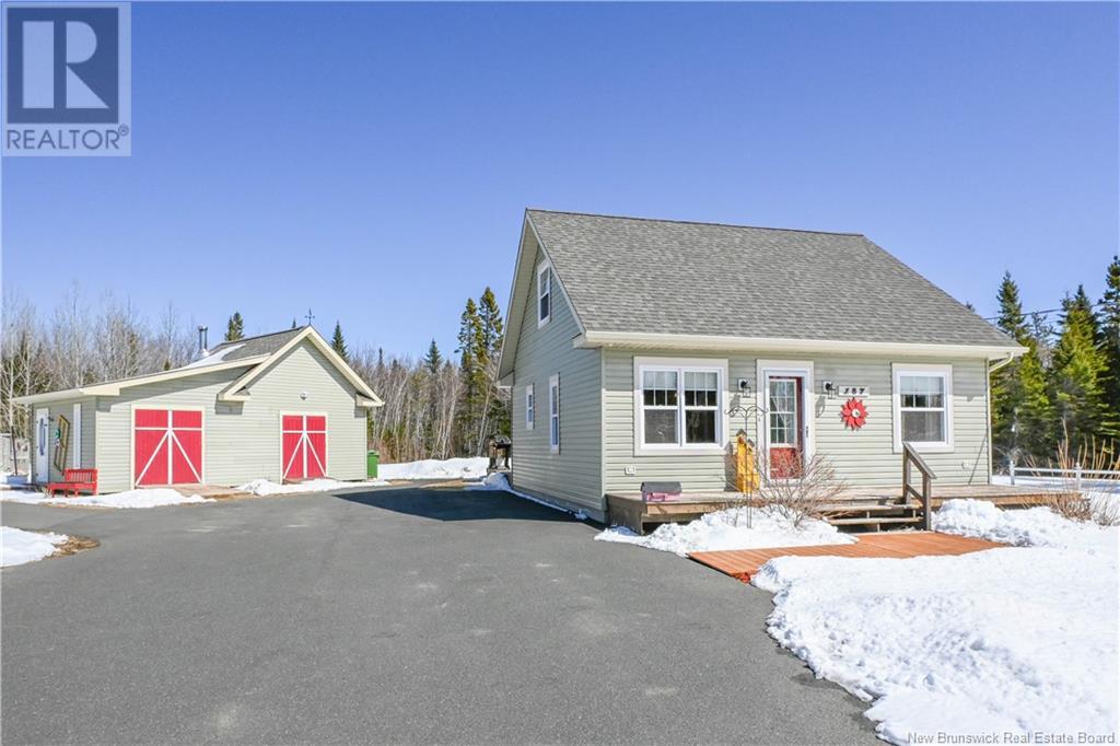 187 Saint-Simon Road, Caraquet, New Brunswick  E1W 1B3 - Photo 2 - NB117531