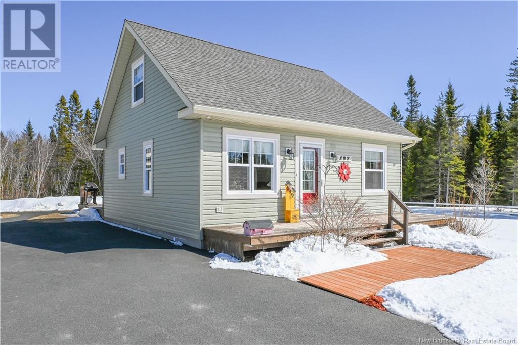 187 Saint-Simon Road, Caraquet, New Brunswick  E1W 1B3 - Photo 3 - NB117531