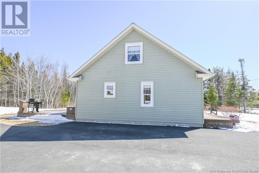 187 Saint-Simon Road, Caraquet, New Brunswick  E1W 1B3 - Photo 4 - NB117531