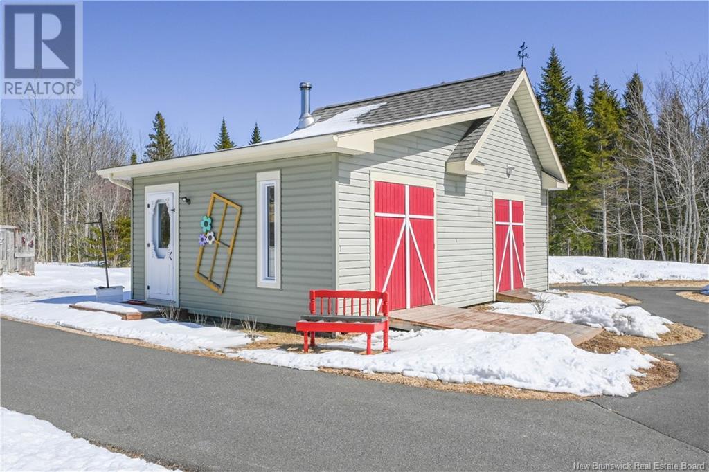 187 Saint-Simon Road, Caraquet, New Brunswick  E1W 1B3 - Photo 7 - NB117531