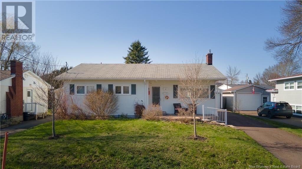 53 Madison, Moncton, New Brunswick  E1E 1R5 - Photo 2 - NB116859