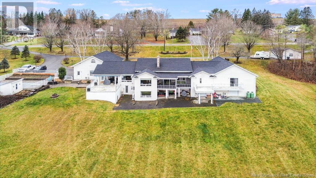 353 Riverview Drive, Florenceville-Bristol, New Brunswick  E7L 3N1 - Photo 2 - NB117644