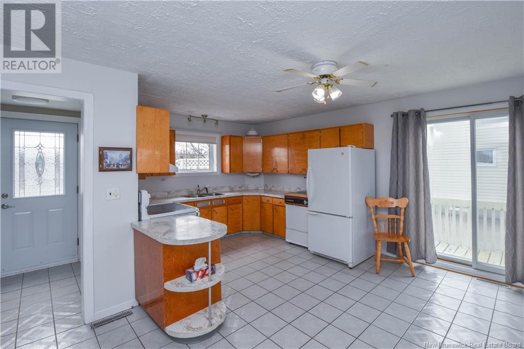 336 Saint-Pierre E. Boulevard, Caraquet, New Brunswick  E1W 1B4 - Photo 10 - NB117790