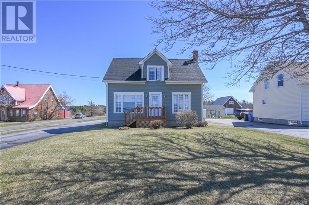 336 Saint-Pierre E. Boulevard, Caraquet, New Brunswick  E1W 1B4 - Photo 3 - NB117790
