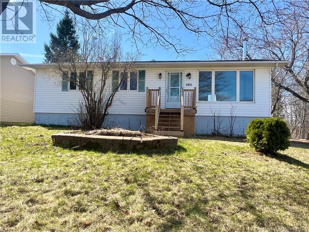 565 Archibald Drive, Bathurst, New Brunswick  E2A 4E1 - Photo 2 - NB117853