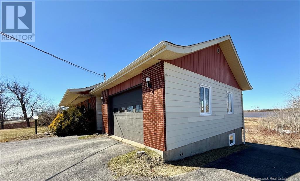 105 Route 305, Haut-Lamèque, New Brunswick  E8T 3M1 - Photo 2 - NB117759