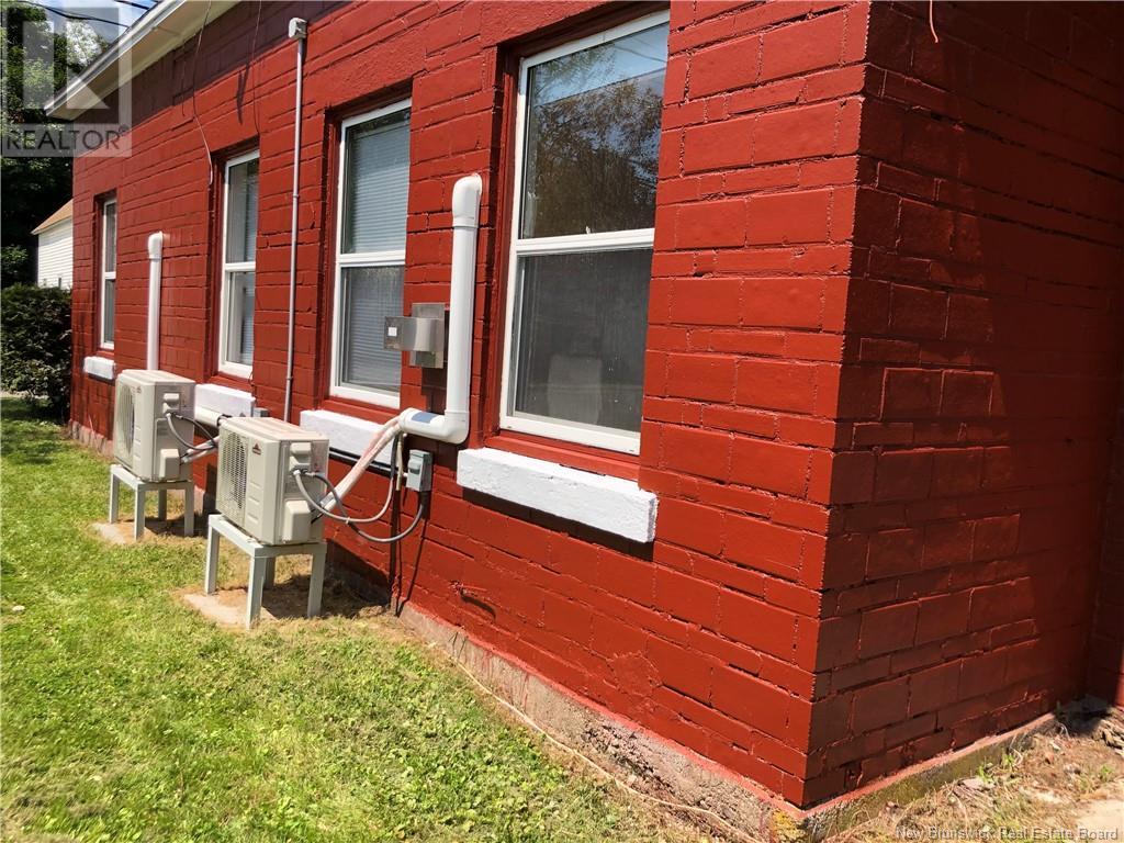 42 Peter Street, Sussex, New Brunswick  E4E 2J6 - Photo 2 - NB117929