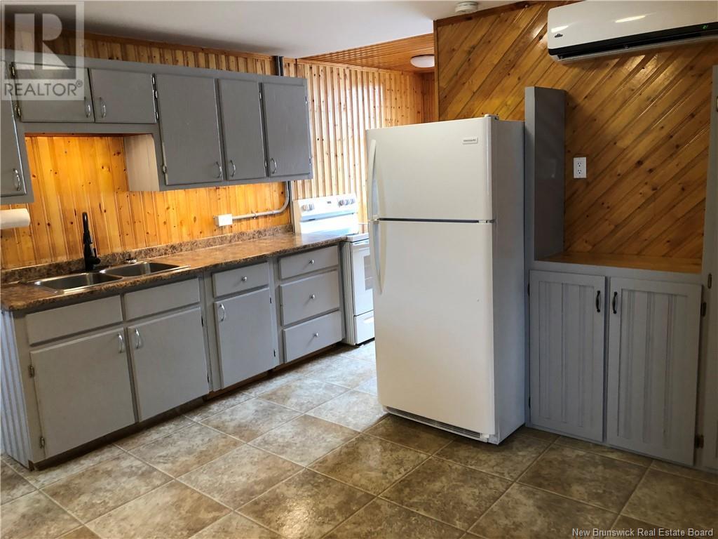 42 Peter Street, Sussex, New Brunswick  E4E 2J6 - Photo 5 - NB117929