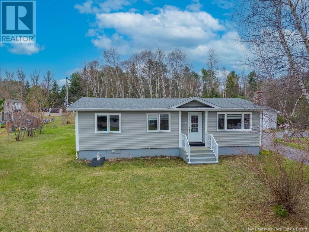 5 Riverview Avenue, Miramichi, New Brunswick  E1N 3K1 - Photo 1 - NB117924