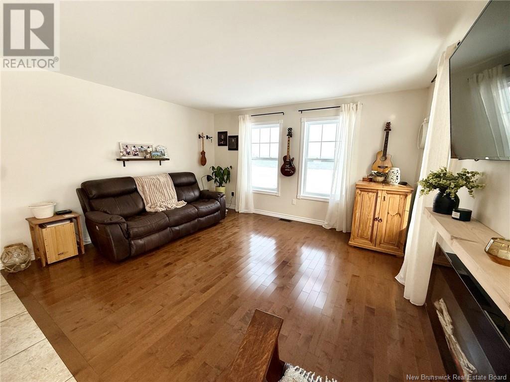 597 Principal, Pointe-Verte, New Brunswick  E8J 2P8 - Photo 11 - NB117941