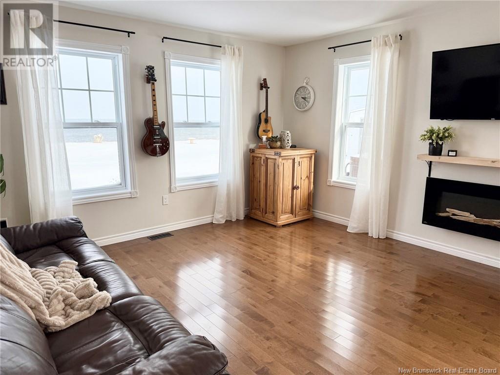 597 Principal, Pointe-Verte, New Brunswick  E8J 2P8 - Photo 13 - NB117941
