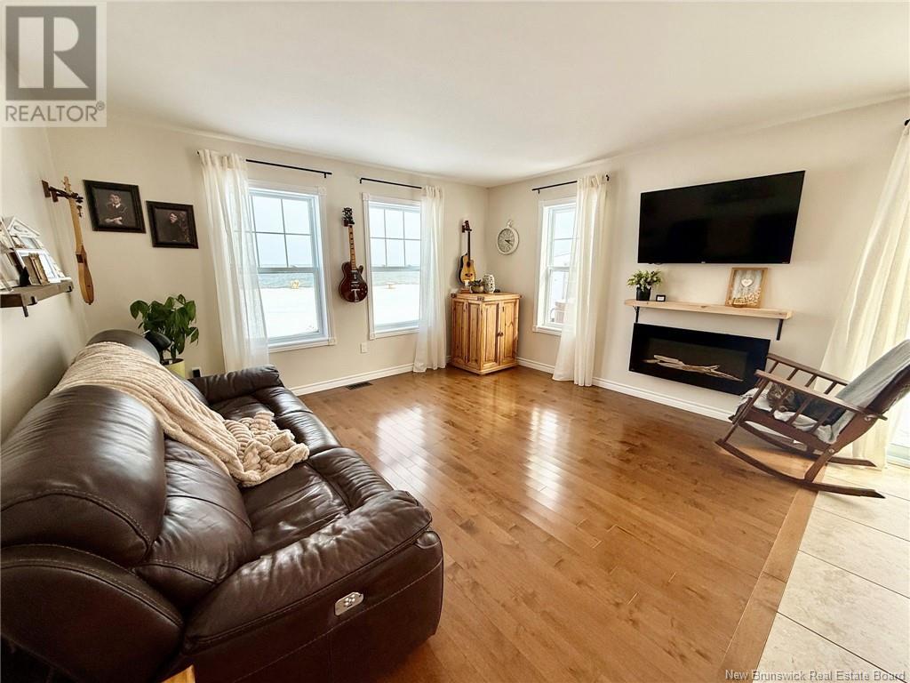 597 Principal, Pointe-Verte, New Brunswick  E8J 2P8 - Photo 14 - NB117941